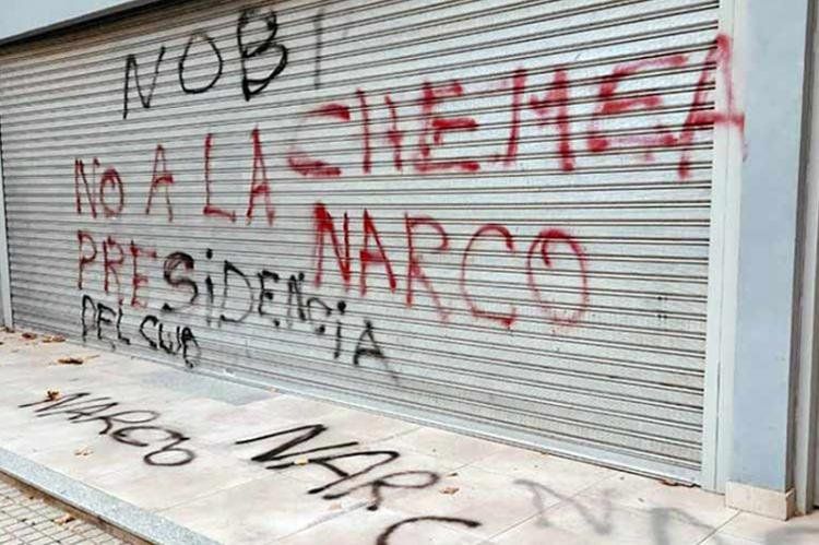 Frente del comercio perteneciente del vicepresidente segundo de Newell`s, Cristian D Amico, que fue atacado en la madrugada del lunes (03/05) por un grupo de desconocidos después del clásico en el que Central goleó por 3-0 a la “Lepra”.
