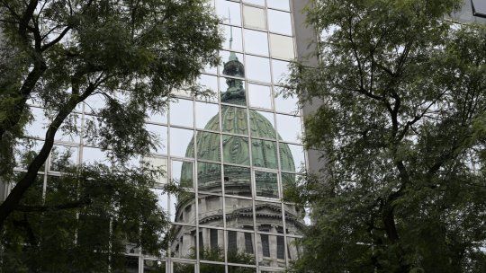En el anexo de diputados (frente de vidrios en cuadrículas) se llevó adelante la presentación del caso En el anexo de diputados (frente de vidrios en cuadrículas) se llevó adelante la presentación del caso