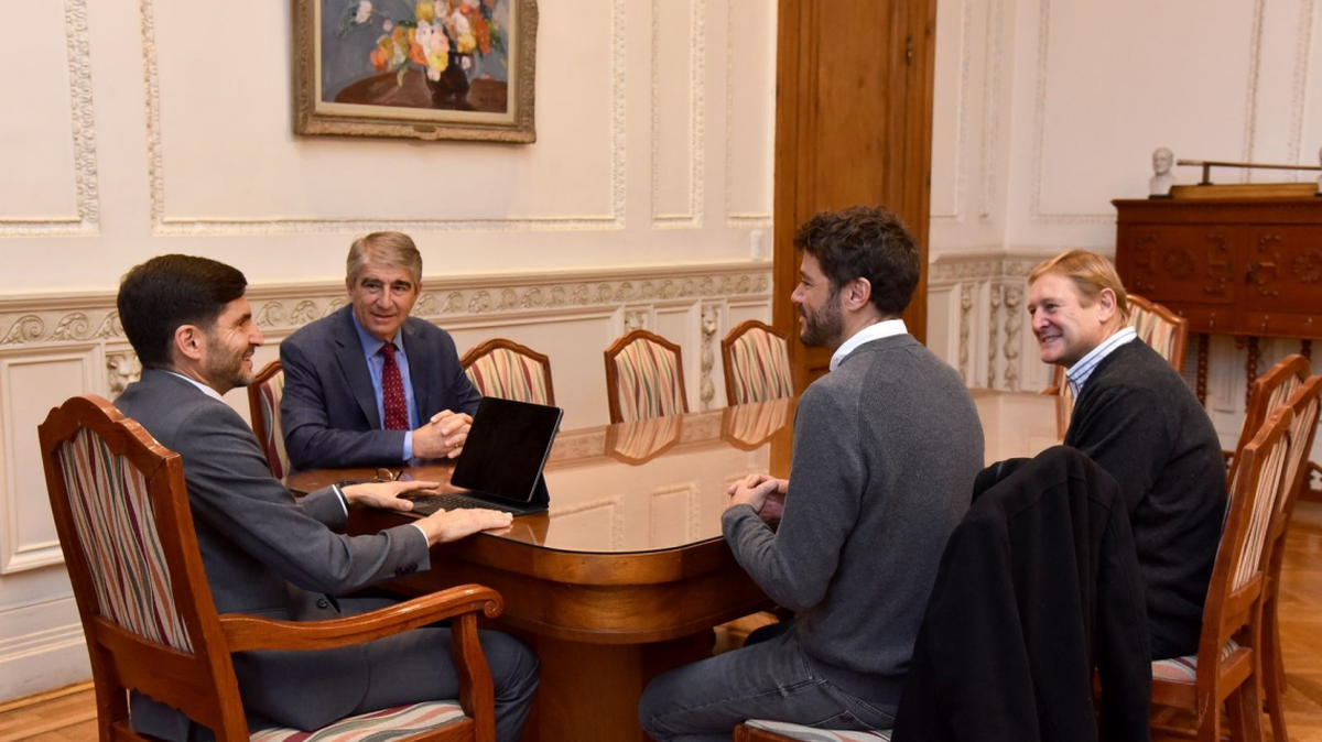 El gobernador de Santa Fe estuvo reunido con el candidato a convencional constituyente donde intercambiaron ideas, aunque negativas para el sector de izquierda. El gobernador de Santa Fe estuvo reunido con el candidato a convencional constituyente donde intercambiaron ideas, aunque negativas para el sector de izquierda. 