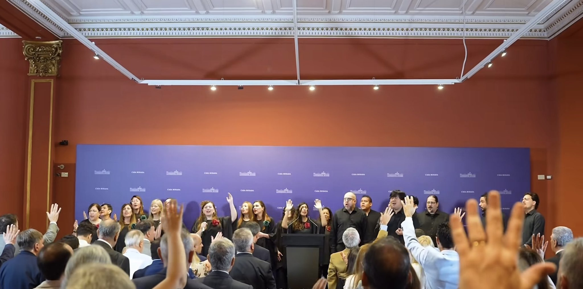 Momento de rezo con evangelistas en Casa Rosada. (Foto: ACIERA) Momento de rezo con evangelistas en Casa Rosada. (Foto: ACIERA)