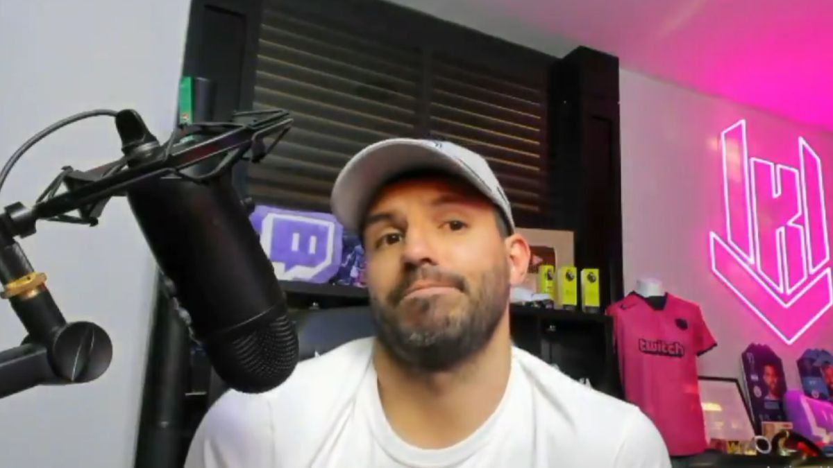 Sergio Agüero ninguneó a un economista k en Twitter y explotó la red del pajarito.