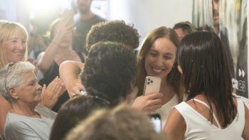 María Eugenia Vidal en Villa Gesell saludó e hizo fotos con sus militantes María Eugenia Vidal en Villa Gesell saludó e hizo fotos con sus militantes