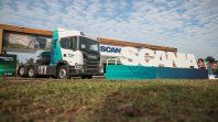 Laafamada marca de camiones Scania apuesta a la producción nacional a pesar de lacrisis y lanzará su motor Súper 11 litros y ofrece financiación. Laafamada marca de camiones Scania apuesta a la producción nacional a pesar de lacrisis y lanzará su motor Súper 11 litros y ofrece financiación.