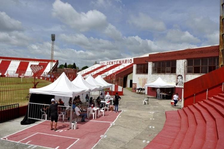 Vacunatorio en el club Los Andes.