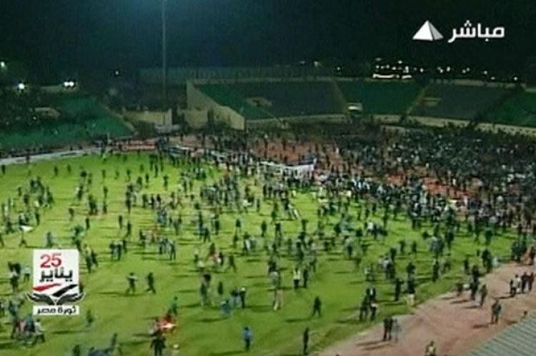 Así comenzó la tragedia en el estadio de Port Said el 01/02/2012.