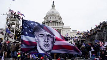 El6 de enero de 2021, la democracia tembló en los Estados Unidos tras el asaltoal Capitolio por parte de seguidores de Donald Trump. El6 de enero de 2021, la democracia tembló en los Estados Unidos tras el asaltoal Capitolio por parte de seguidores de Donald Trump.