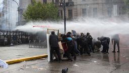 diputados y dirigentes repudian la represion: milei le tiene miedo a la calle