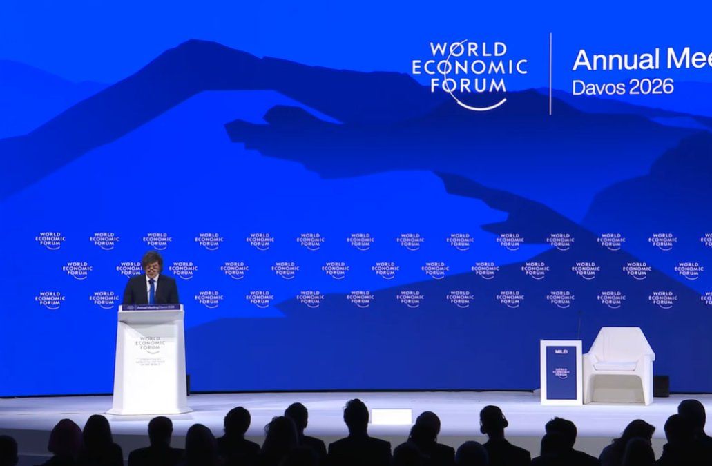 Javier Milei tuvo muchas dificultades para leer su discurso en Davos.