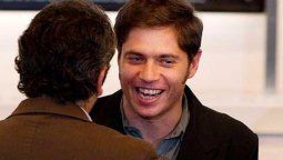 altText(Kicillof visita Siderar y lleva chatarra como ofrenda de paz)}