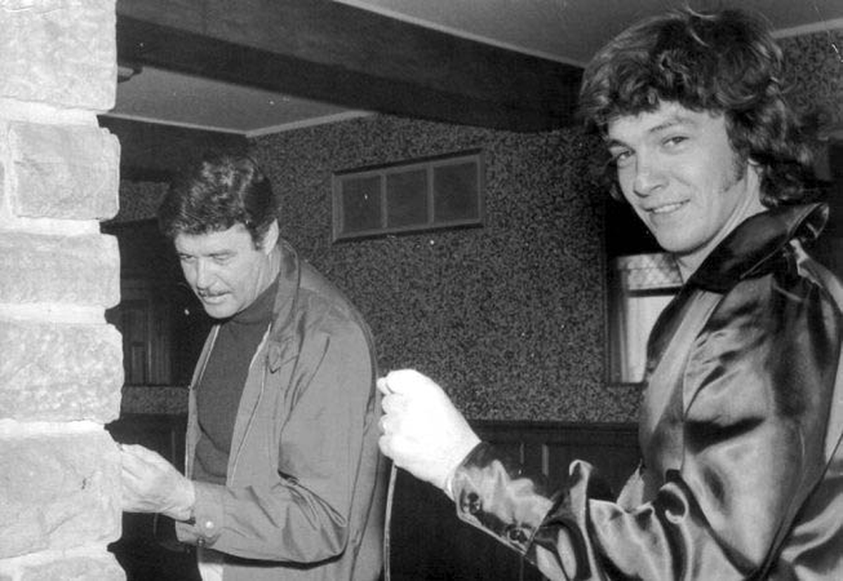 En Argentina, Williams se hizo amigo de Fernando Lúpiz, un joven campeón de esgrima con el que hizo varios espectáculos. En Argentina, Williams se hizo amigo de Fernando Lúpiz, un joven campeón de esgrima con el que hizo varios espectáculos.