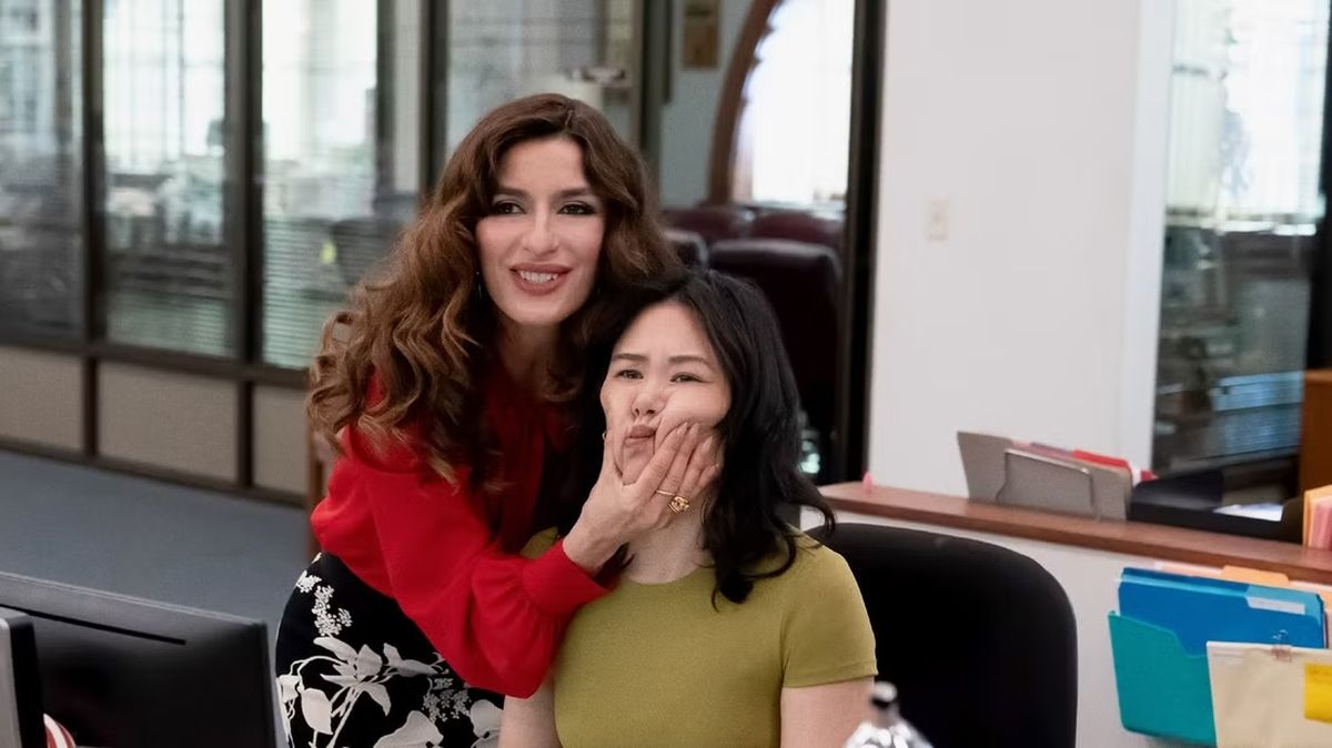 La nueva serie de The Office vuelve con un diario en crisis y personajes que buscan reinventar el humor de oficina. ¿Mantendrá viva la chispa original?