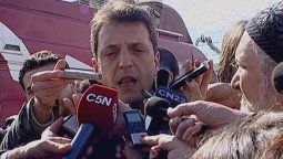 altText(Sergio Massa, acompañado de sus hijos, emitió su voto)}
