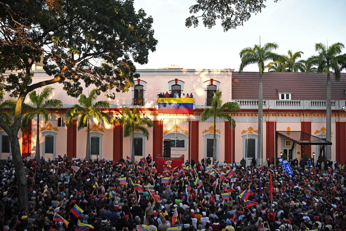 Nicolás Maduro en el balcón de la sede de gobierno, el Palacio de Miraflores. Nicolás Maduro en el balcón de la sede de gobierno, el Palacio de Miraflores.