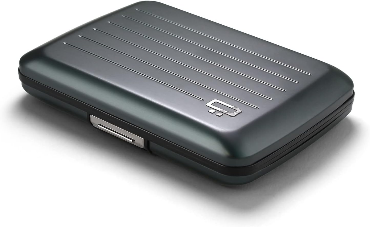 Tarjetero de aluminio con cierre metálico, protección RFID. Tarjetero de aluminio con cierre metálico, protección RFID.