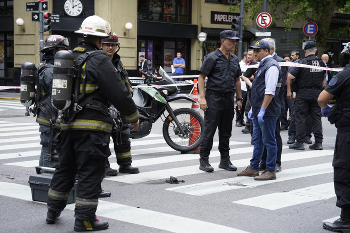 Cayò un drone en Avenida de Mayo: Cayò un drone en Avenida de Mayo: