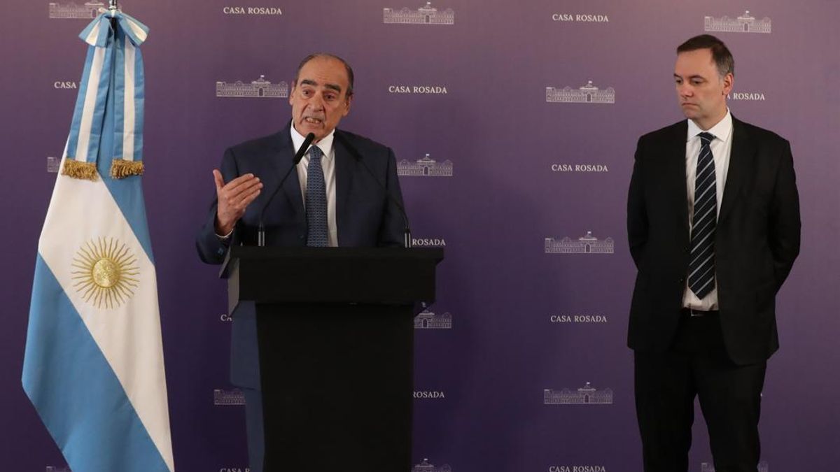 Guillermo Francos y su sucesor, Manuel Adorni.