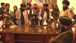 altText(Pánico en Kabul: Talibanes estarían bloqueando evacuaciones)}