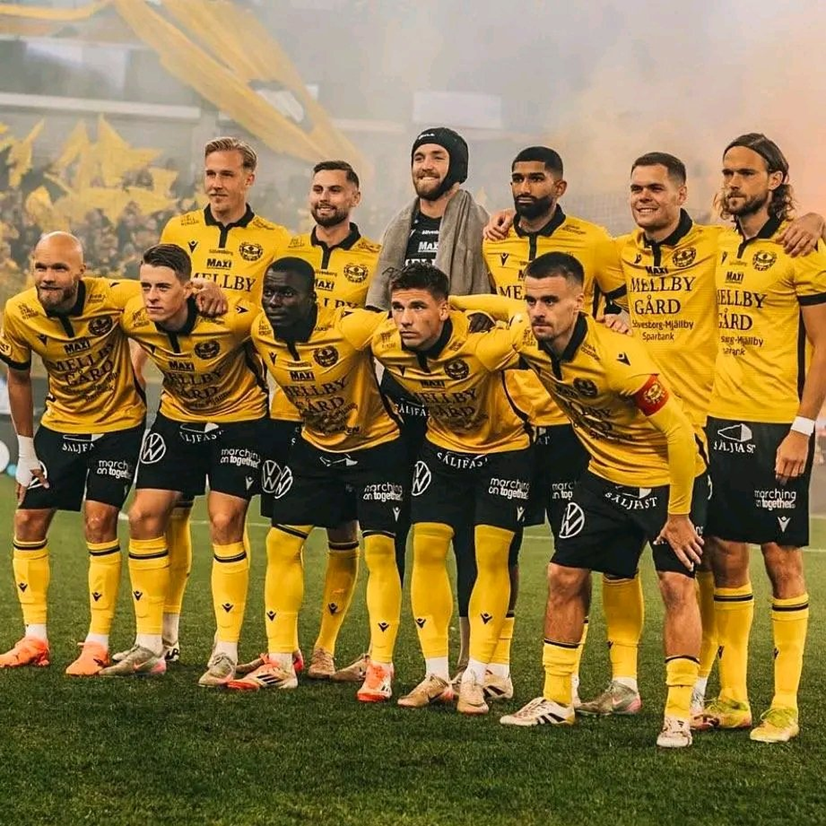 Mjallby el club del pueblo de 1450 habitantes que es campeón de Suecia. Mjallby el club del pueblo de 1450 habitantes que es campeón de Suecia.