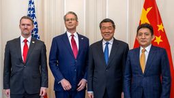 He Lifeng, viceprimer ministro de China, y Scott Bessent, secretario del Tesoro de Estados Unidos.