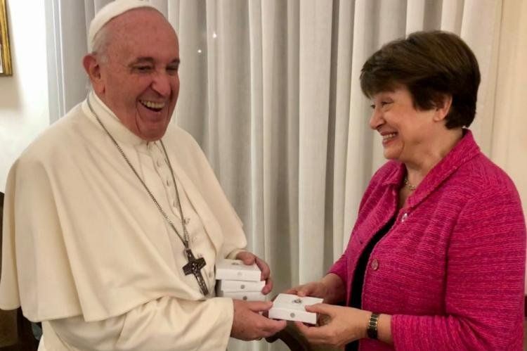 Alberto Fernández, muy complicado ahora por el eventual retiro del Papa Francisco del apoyo internacional a la Argentina.