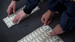 Guerra en las cuevas: Operativos y retroceso del dólar blue