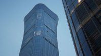 China en pánico total: Avión se estrella en la torre más alta de Pekín China en pánico total: Avión se estrella en la torre más alta de Pekín