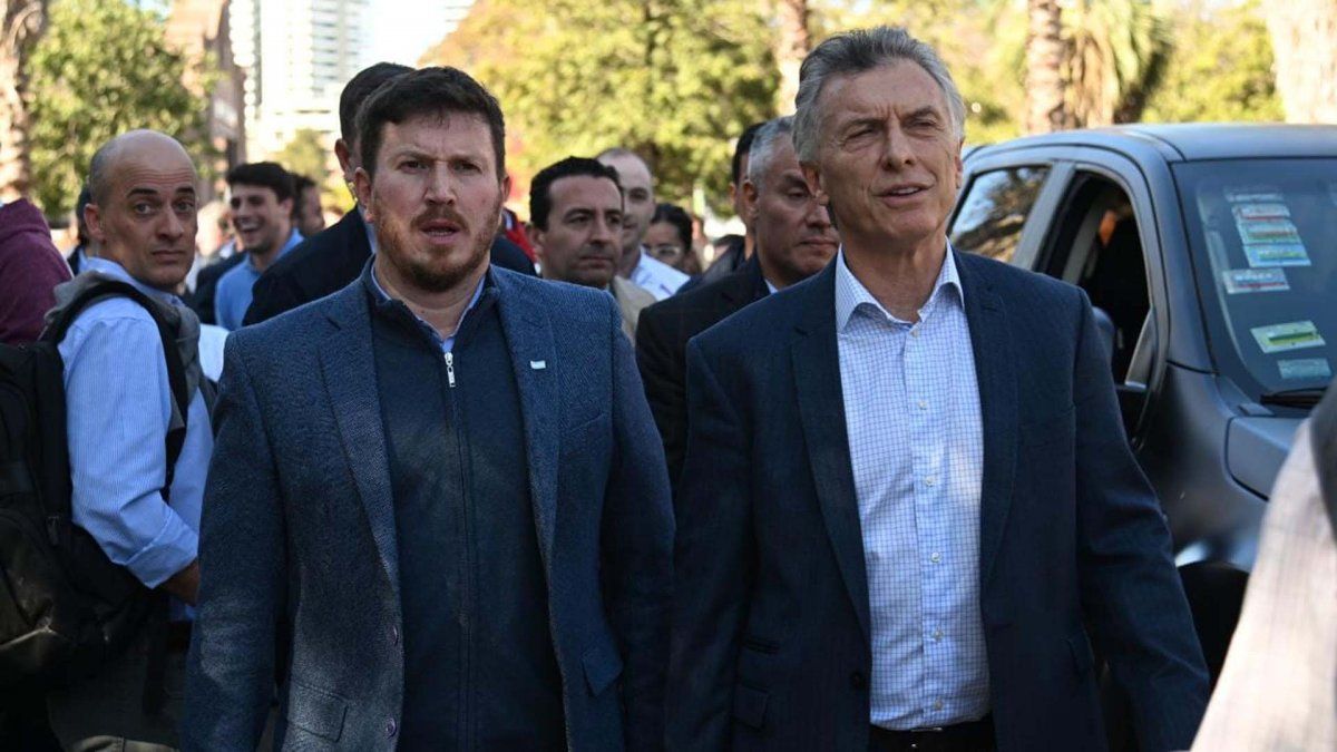 Federico Angelini como presidente interino del PRO quedó en medio de un feroz tiroteo. Puede salir herido.