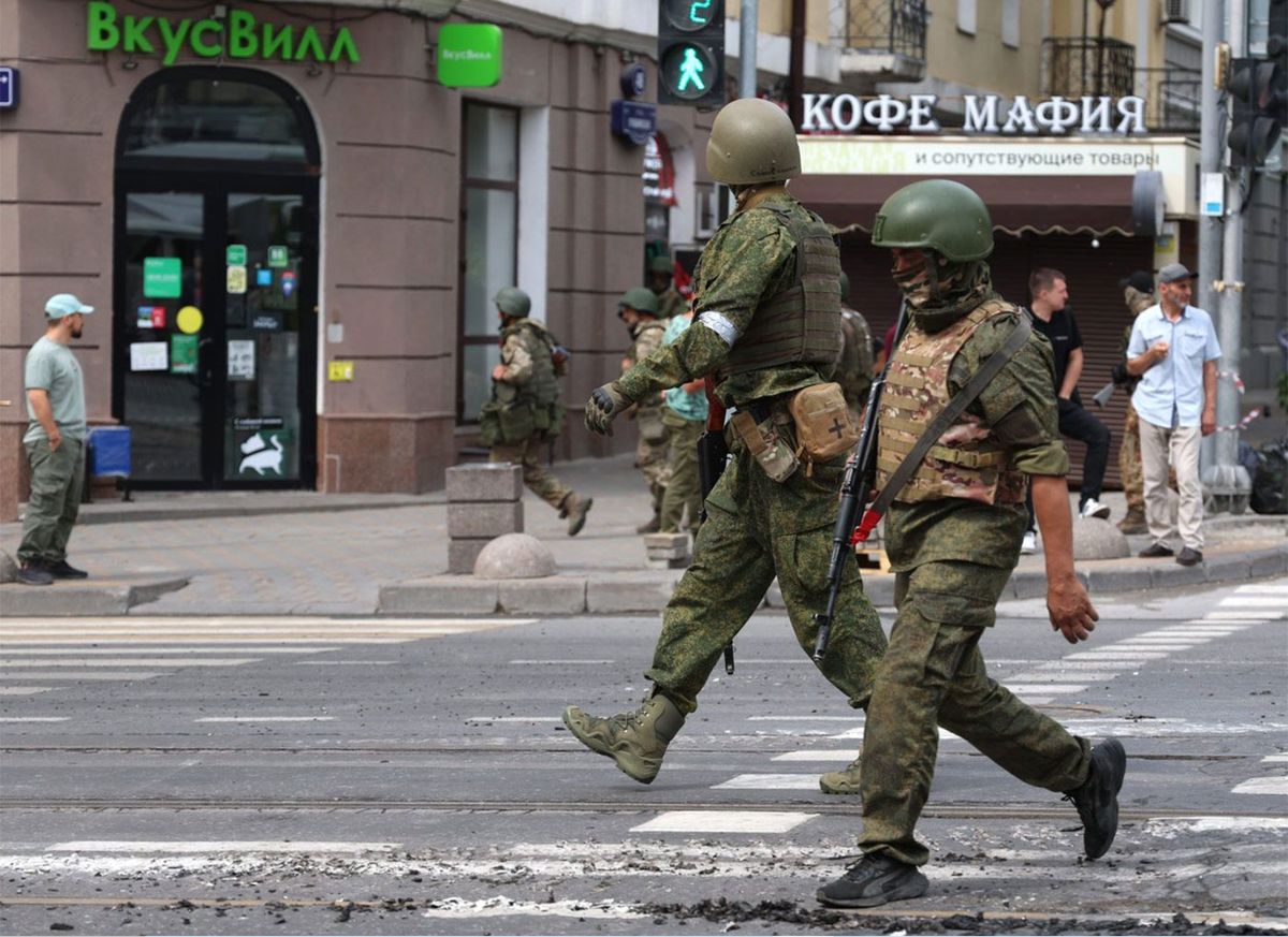 Efectivos de Wagner PMC patrullando Rostov-on-Don. Efectivos de Wagner PMC patrullando Rostov-on-Don.