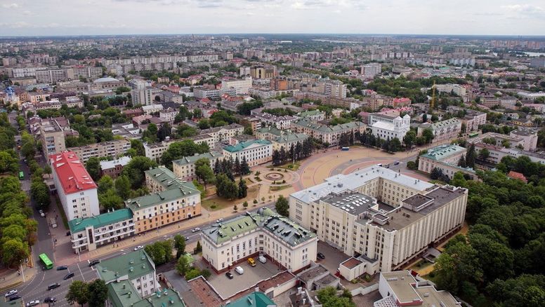 Ucrania llegó a la reunión en Brest, y otra vez Putin/Macron