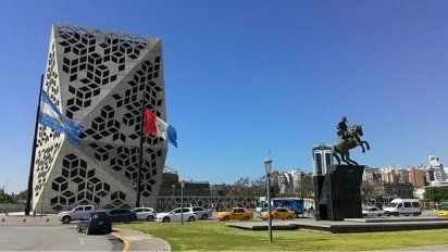Córdoba busca dólares para un puente financiero hacia 2027