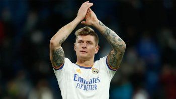 ToniKroos, mediocampista alemán del Real Madrid, anunció su retiro del fútbolmientras que Alexis Mac Allister está cerca de sumarse al “Merengue”. ToniKroos, mediocampista alemán del Real Madrid, anunció su retiro del fútbolmientras que Alexis Mac Allister está cerca de sumarse al “Merengue”.