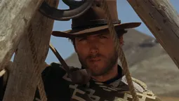 Clint Eastwood: su debut futbolístico como pistolero del oeste