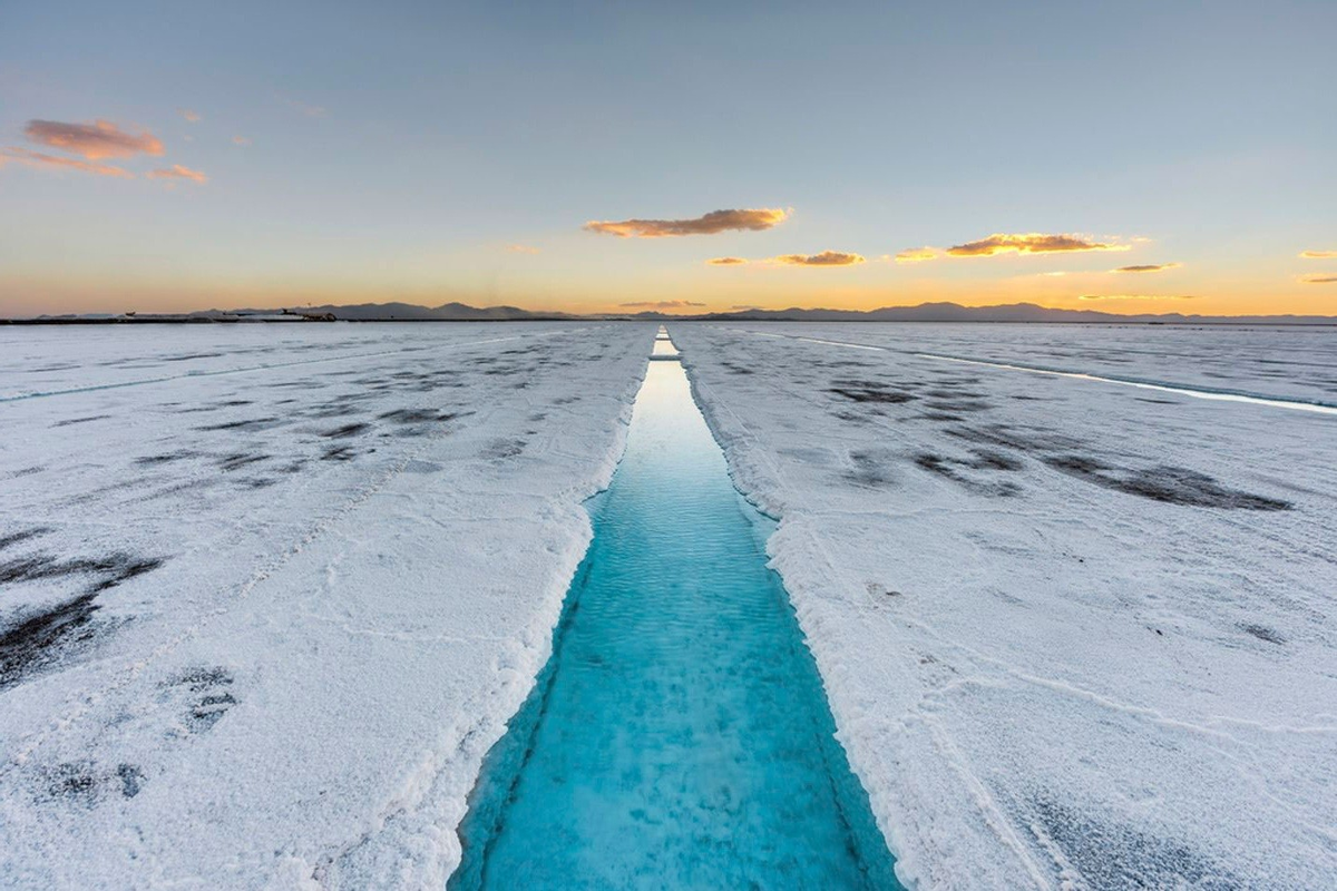 Un tip importante si viajas a las Salinas Grandes: no te olvides de llevar protector solar y anteojos. Foto: Mochileando por Argentina
