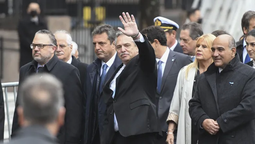 Alberto Fernández compartió el acto del gasoducto Néstor Kirchner con Massa y CFK, pero no aparece en la campaña delsu ministro de Economía.
