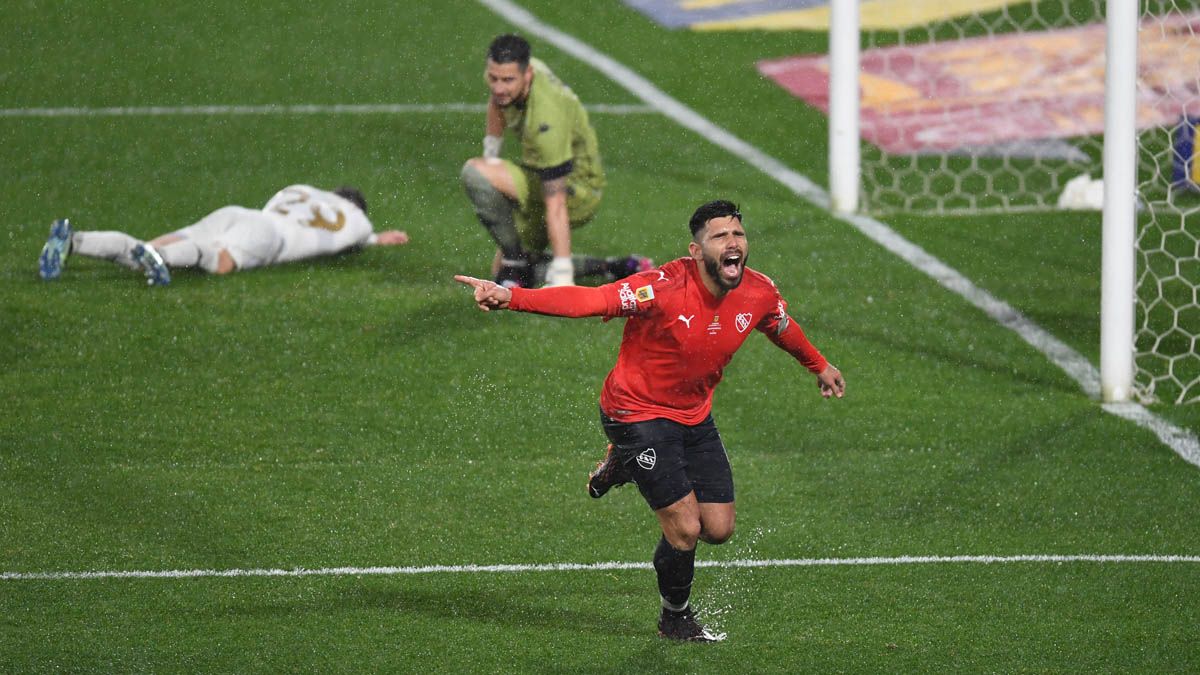 Independiente se quedó este domingo (08/08) con el clásico de Avellaneda tras ganarle a Racing 1-0 por la quinta fecha de la Liga Profesional de Fútbol 2021. (Foto: Télam)