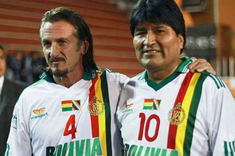 Sean Penn junto a Evo Morales, antes de distanciarse por Dakar
