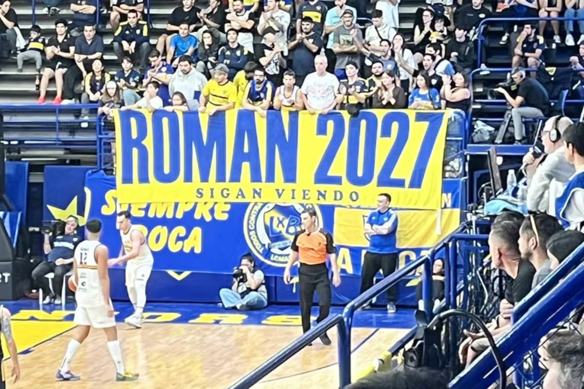 La bandera fue colgada este sábado en la Bombonerita. FOTO: BOCA NET La bandera fue colgada este sábado en la Bombonerita. FOTO: BOCA NET