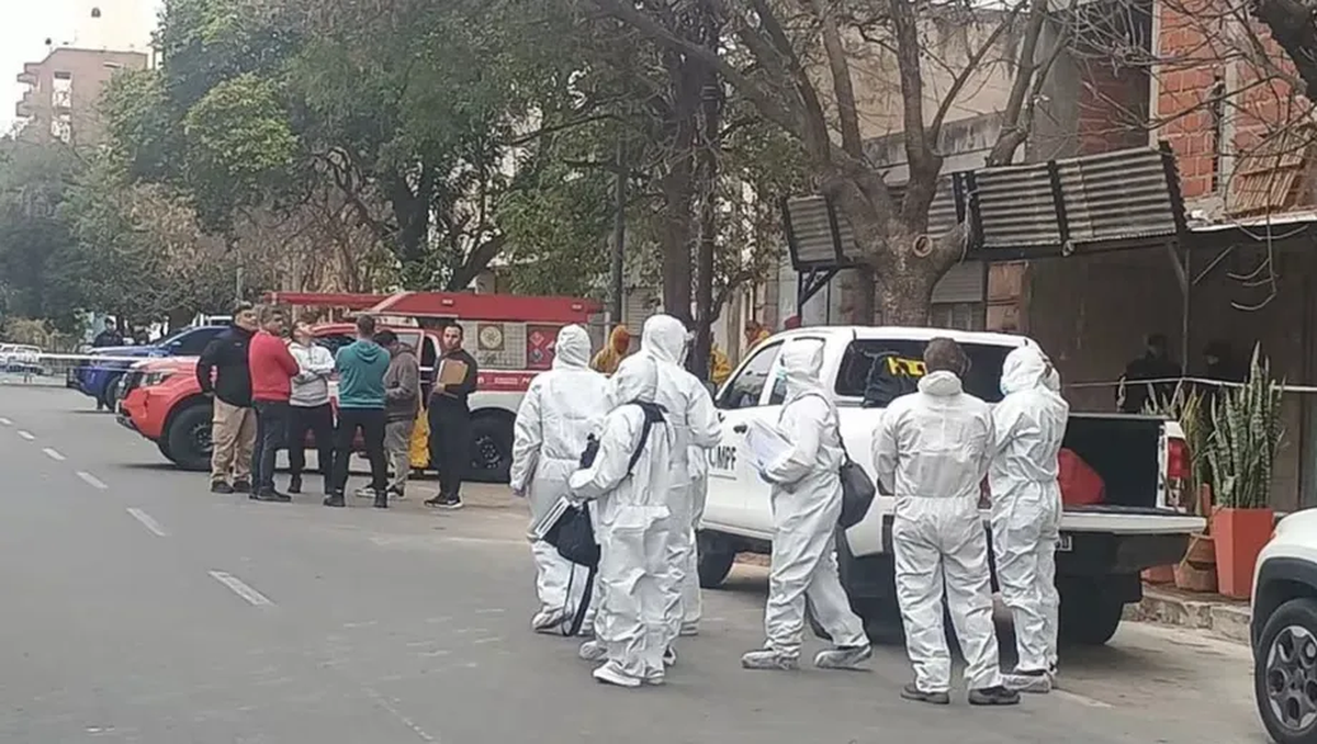 Fachetta había hablado con varios medios horas antes, de forma anónima y de espaldas a la cámara, afirmando que no estuvo en la casa el sábado 23 a la noche y que nunca advirtió movimiento sospechoso ni consumo de drogas en el domicilio. Fachetta había hablado con varios medios horas antes, de forma anónima y de espaldas a la cámara, afirmando que no estuvo en la casa el sábado 23 a la noche y que nunca advirtió movimiento sospechoso ni consumo de drogas en el domicilio.