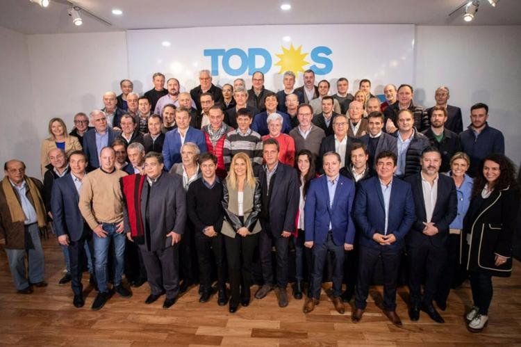 kicillof massa intendentes.jpg