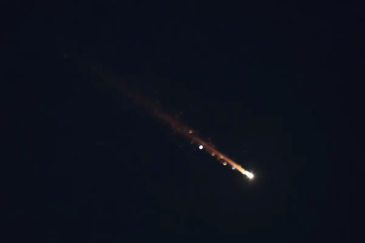 Foto de un misil durante la noche (Agencia EF) Foto de un misil durante la noche (Agencia EF)