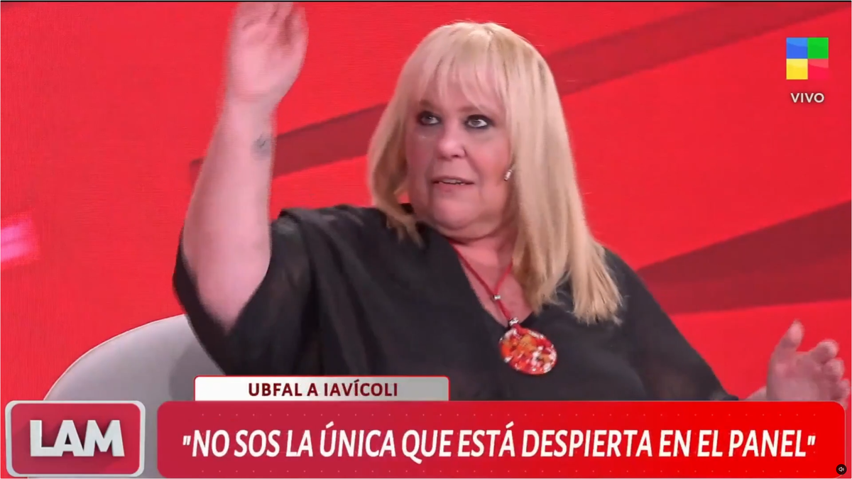 Mientras debat&iacute;an el conflicto entre Karina Iav&iacute;coli y Nora Colosimo, Laura Ubfal cuestion&oacute; la actitud de su compa&ntilde;era y la acus&oacute; de haberse agrandado por los elogios recibidos. Foto: Am&eacute;rica TV