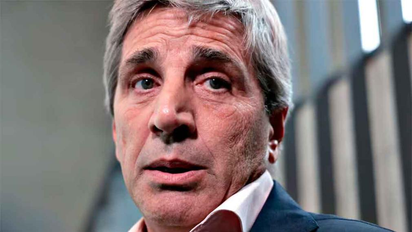 Teléfono para Luis Caputo: Denuncian fraude en tecnológicas que cobran subsidios millonarios