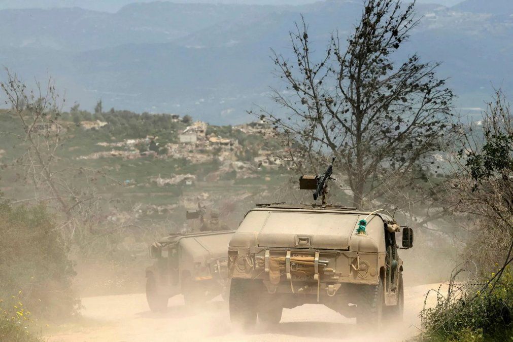 Fuerzas israelíes a lo largo de la frontera con Líbano el viernes. Fuerzas israelíes a lo largo de la frontera con Líbano el viernes.