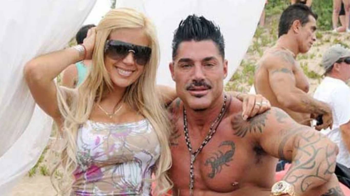 Gallardo defendió que su relación con Fort fue genuina y le dio el "acepto" cuando él le propuso matrimonio. Hoy con nostalgia y política, mantiene vivo el recuerdo del "Comandante" a 12 años de su muerte. Gallardo defendió que su relación con Fort fue genuina y le dio el "acepto" cuando él le propuso matrimonio. Hoy con nostalgia y política, mantiene vivo el recuerdo del "Comandante" a 12 años de su muerte.