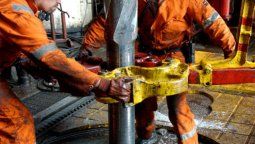 altText(Petroleros acordaron 30% por 2020 y 35% en revisión por inflación 2021/2022)}