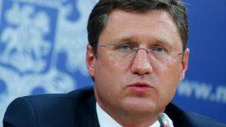 altText(Otros 6 meses de recorte a la producción de petróleo)}