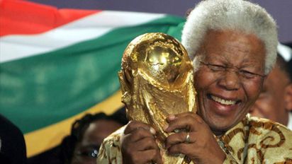 Cómo Mandela combatió el racismo usando el fútbol
