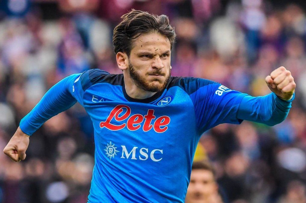 El ahora ex jugador del Nápoli que pasó por el santuario de Maradona.