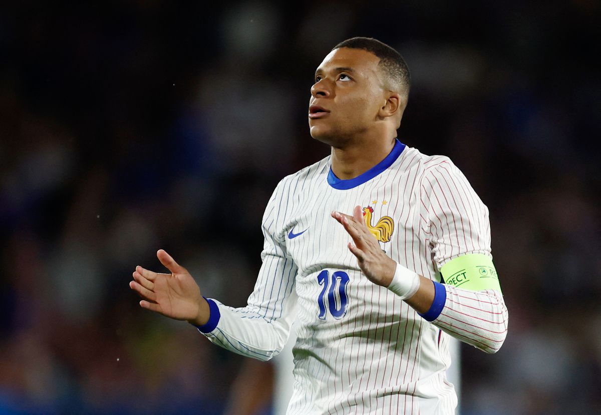 Kylian Mbappe fue titular en Francia