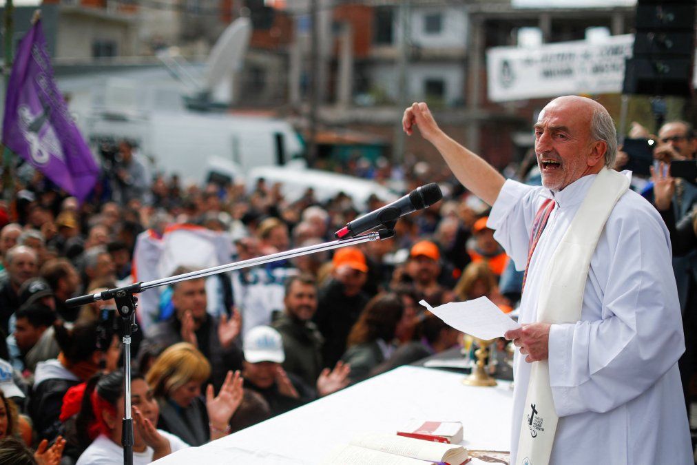 La misa de los curas villeros para desagraviar al papa Francisco y donde se mencionó el "desorden emocional" de Javier Milei. La misa de los curas villeros para desagraviar al papa Francisco y donde se mencionó el "desorden emocional" de Javier Milei.